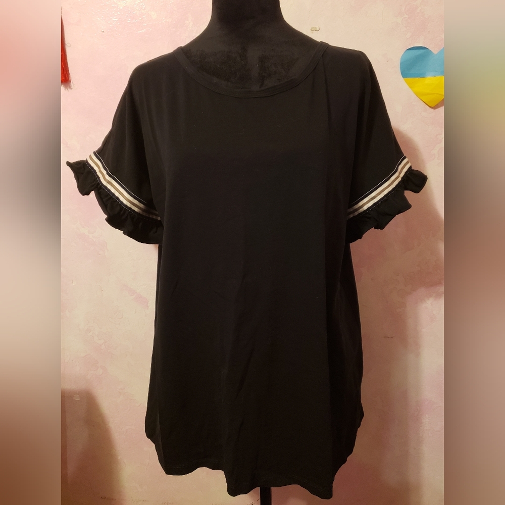Doe & Rae Black Ruffle Sleeve Tee